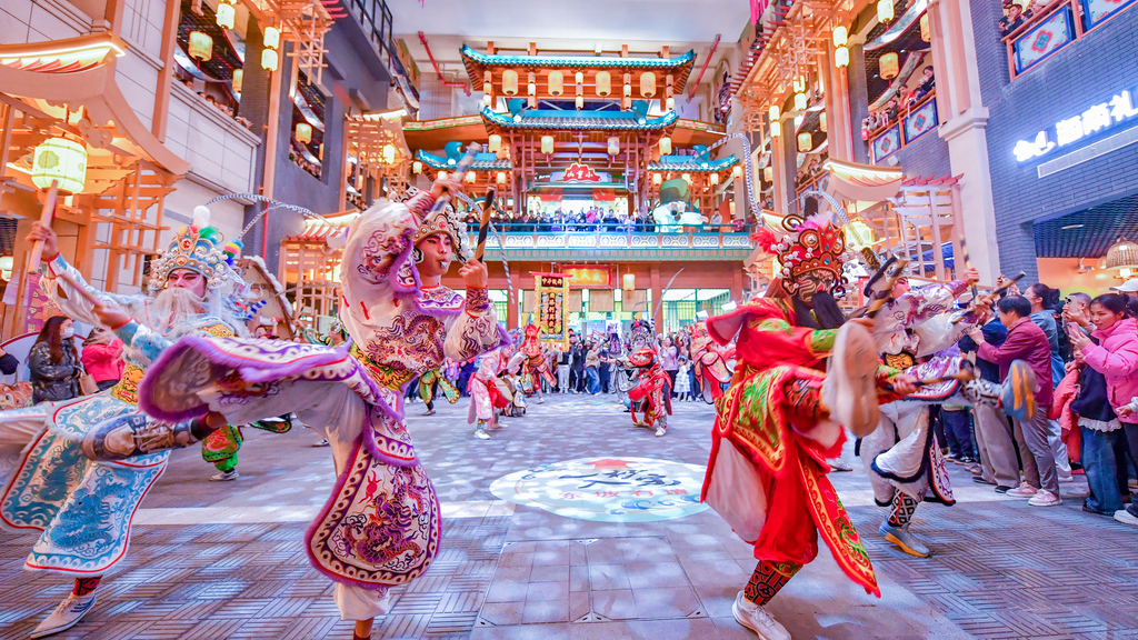 Yingge dance brings vibrancy to Haikou's cultural landmark