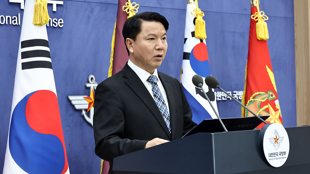 Kim Hong-cheol, head of the National Defense Policy Office delivers a statement addressing Democratic People's Republic of Korea (DPRK) claim that Republic of Korea drones entered DPRK airspace, Seoul, South Korea, January 10, 2026. /VCG
