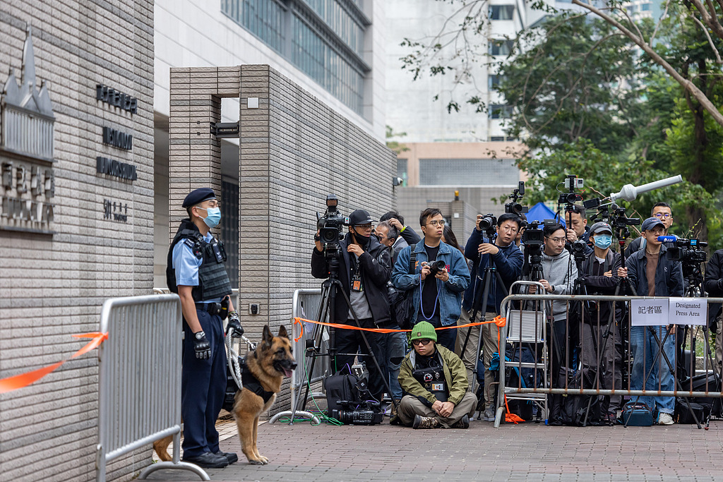 Members of the media outside the West Kowloon Magistrates' Courts ahead of a hearing for former media mogul Jimmy Lai in south China's Hong Kong, December 18, 2023. /CFP