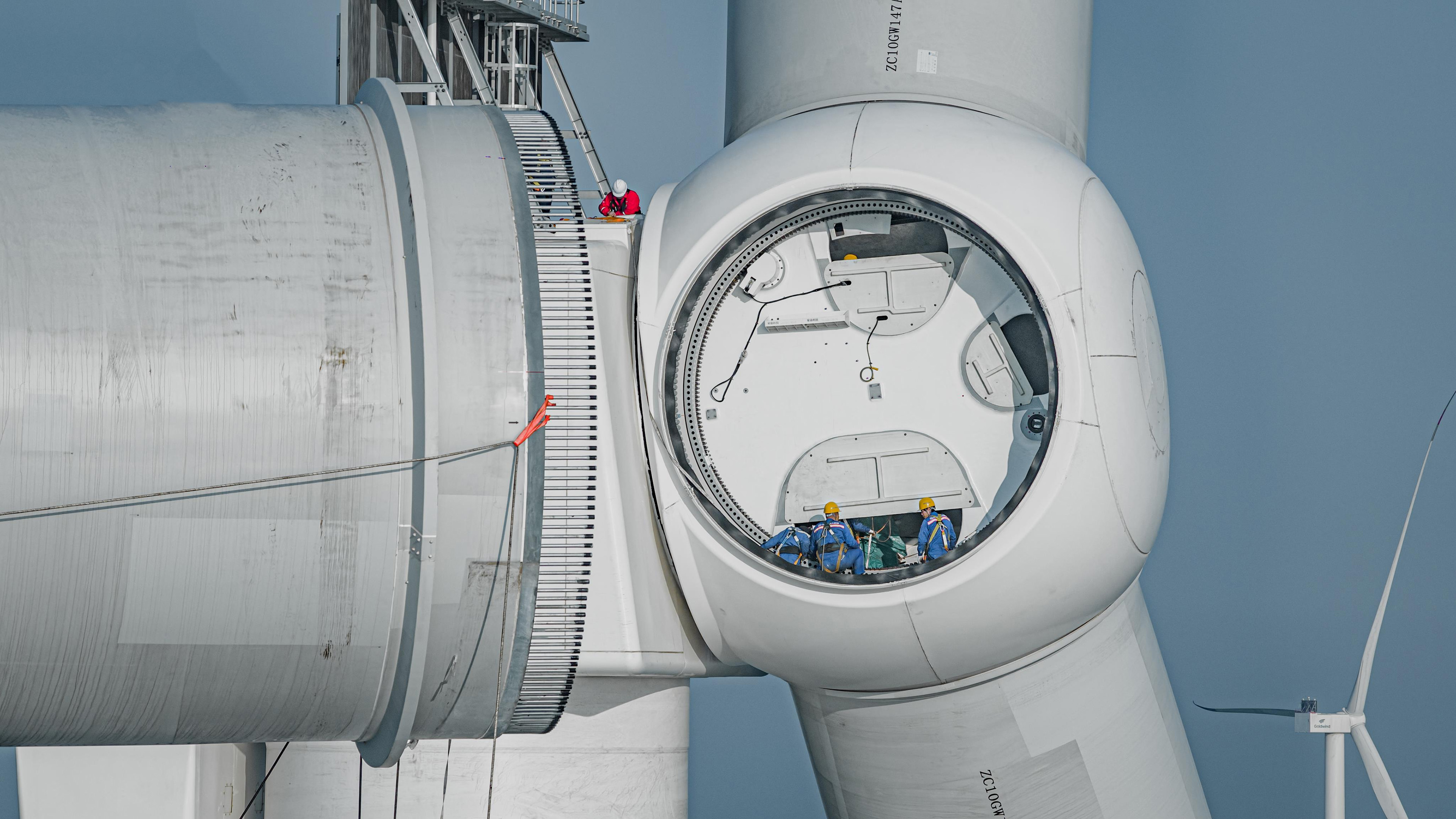 Engineers install the world's first 20-megawatt offshore wind turbine in the waters off southeast China's Fujian Province. /CMG