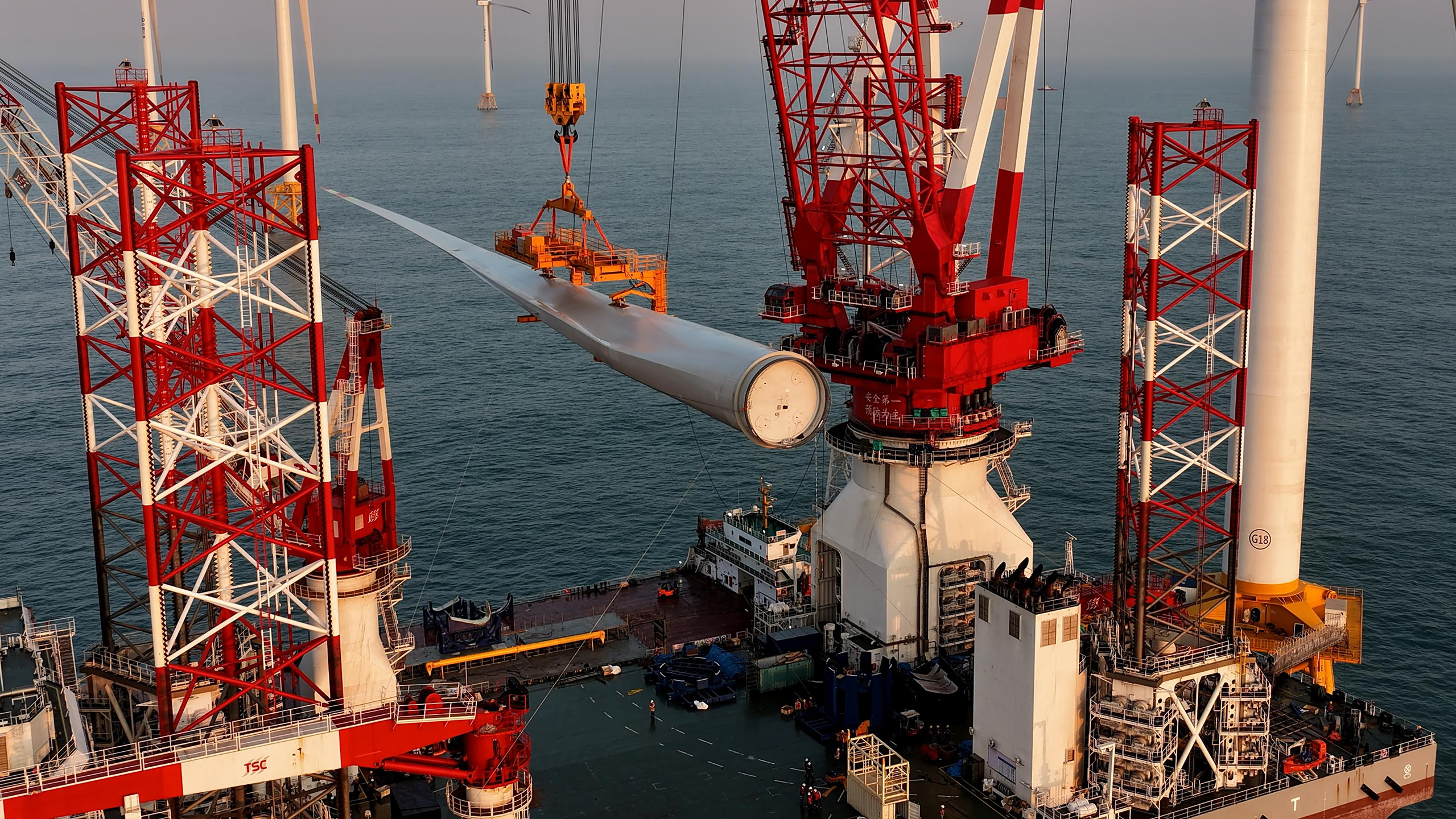 The world's first 20-megawatt offshore wind turbine during the installation process in the waters off southeast China's Fujian Province. /CMG