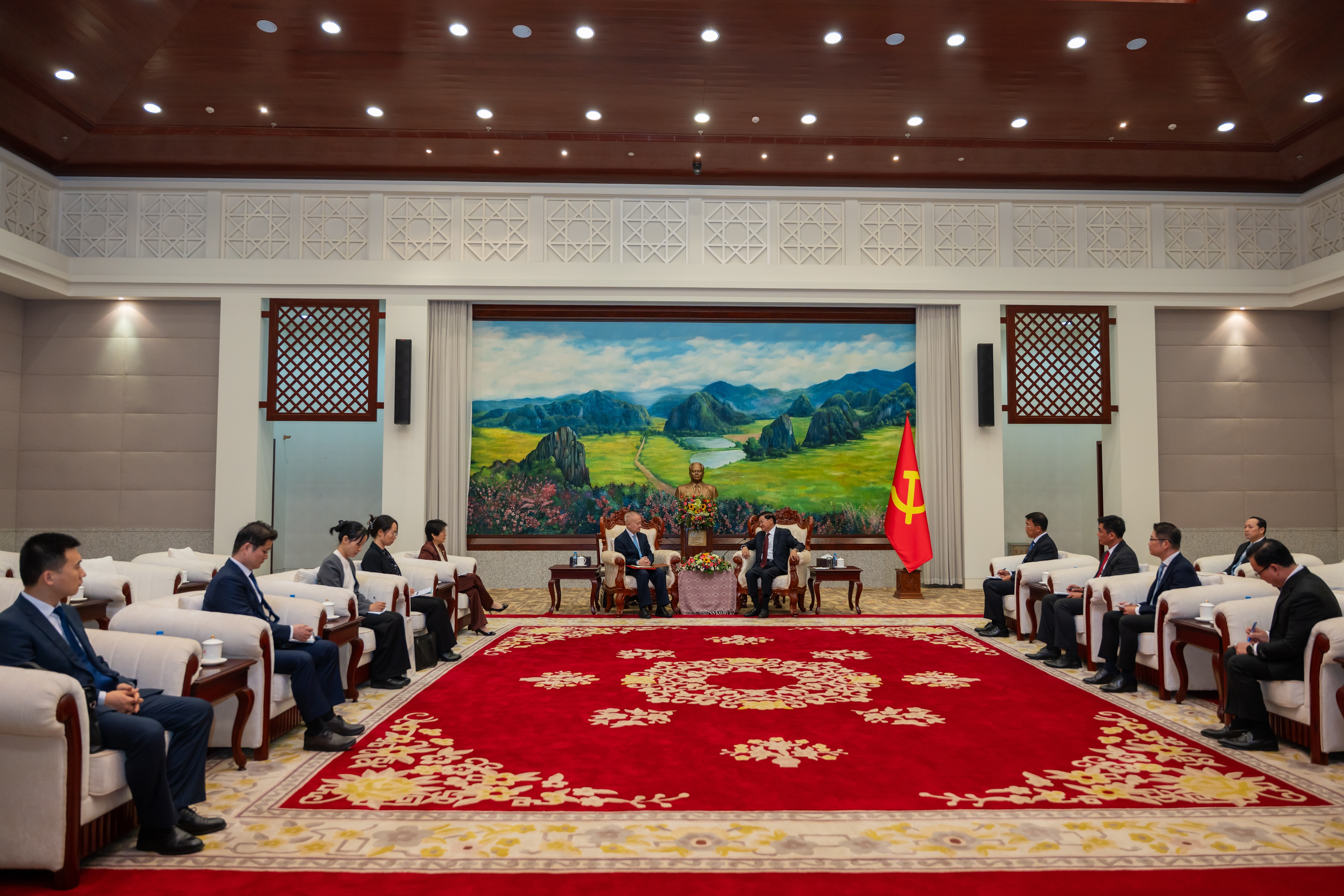Liu Haixing, special envoy of General Secretary of the CPC Central Committee Xi Jinping and head of the International Department of the CPC Central Committee, meets with Thongloun Sisoulith, general secretary of the 12th LPRP Central Committee in Vientiane, Laos, January 13, 2026. /International Department of the CPC Central Committee