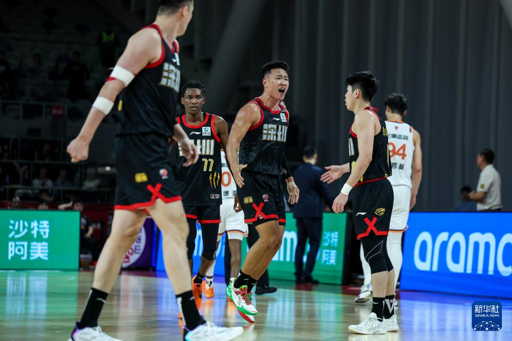 Players of the Shenzhen Leopards celebrate after making a shot in the game against the Shanghai Sharks in Shenzhen, south China's Guangdong Province, January 13, 2026. /Xinhua