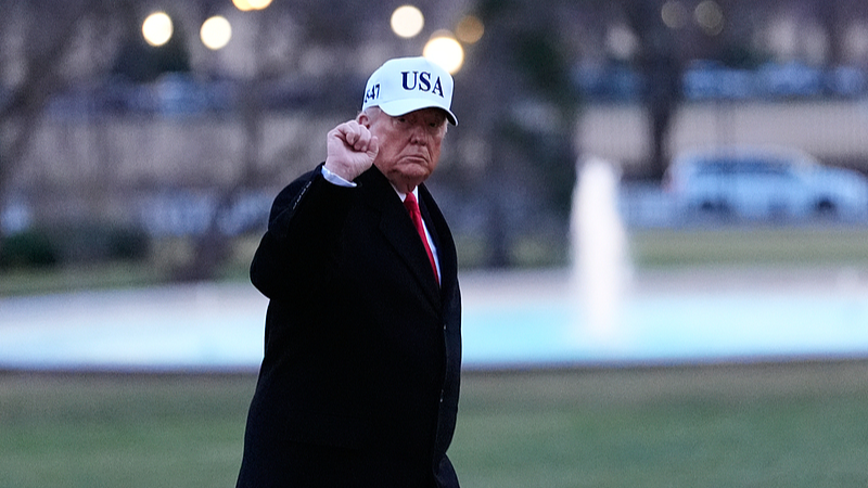 U.S. President Donald Trump gestures as he walks from Marine One after arriving on the South Lawn of the White House in Washington, D.C., January 13, 2026. /VCG