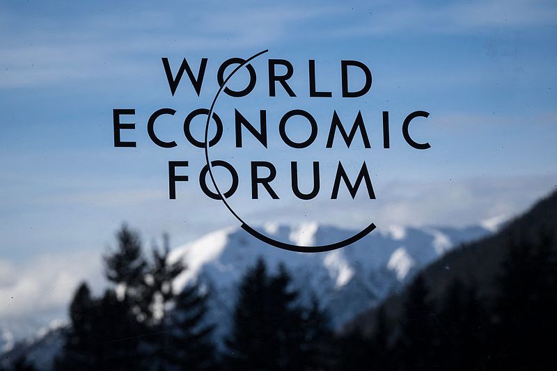 A World Economic Forum (WEF) logo with snow-capped mountains serving as its background. /VCG