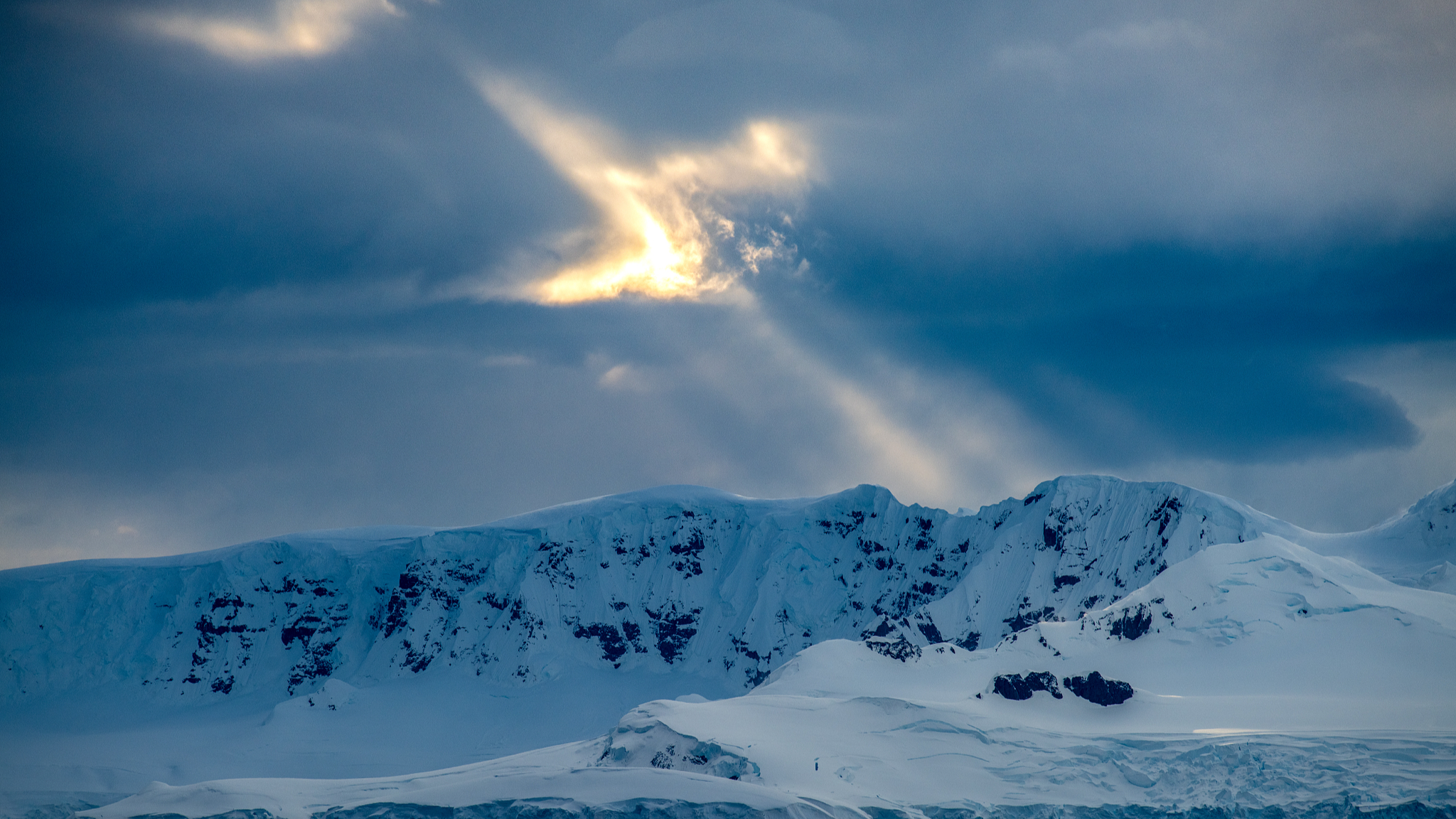 Antarctic glaciers. /VCG