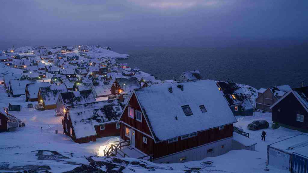 Houses covered by snow are seen on the coast of a sea inlet of Nuuk, Greenland, on January 12, 2026. /VCG