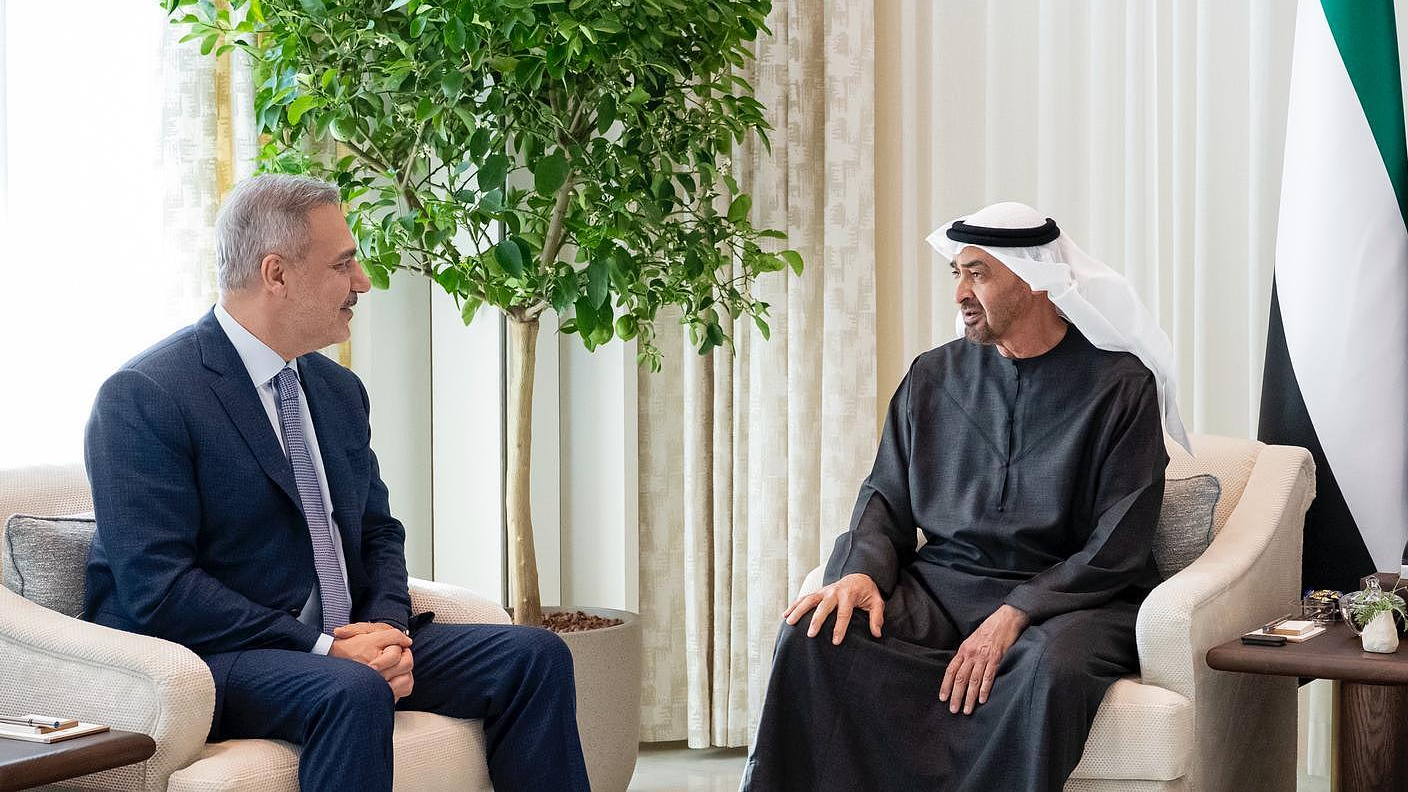 Turkish Foreign Minister Hakan Fidan (L) is received by United Arab Emirates President Sheikh Mohammed bin Zayed Al Nahyan (R) in Abu Dhabi, United Arab Emirates on January 14, 2026. /VCG