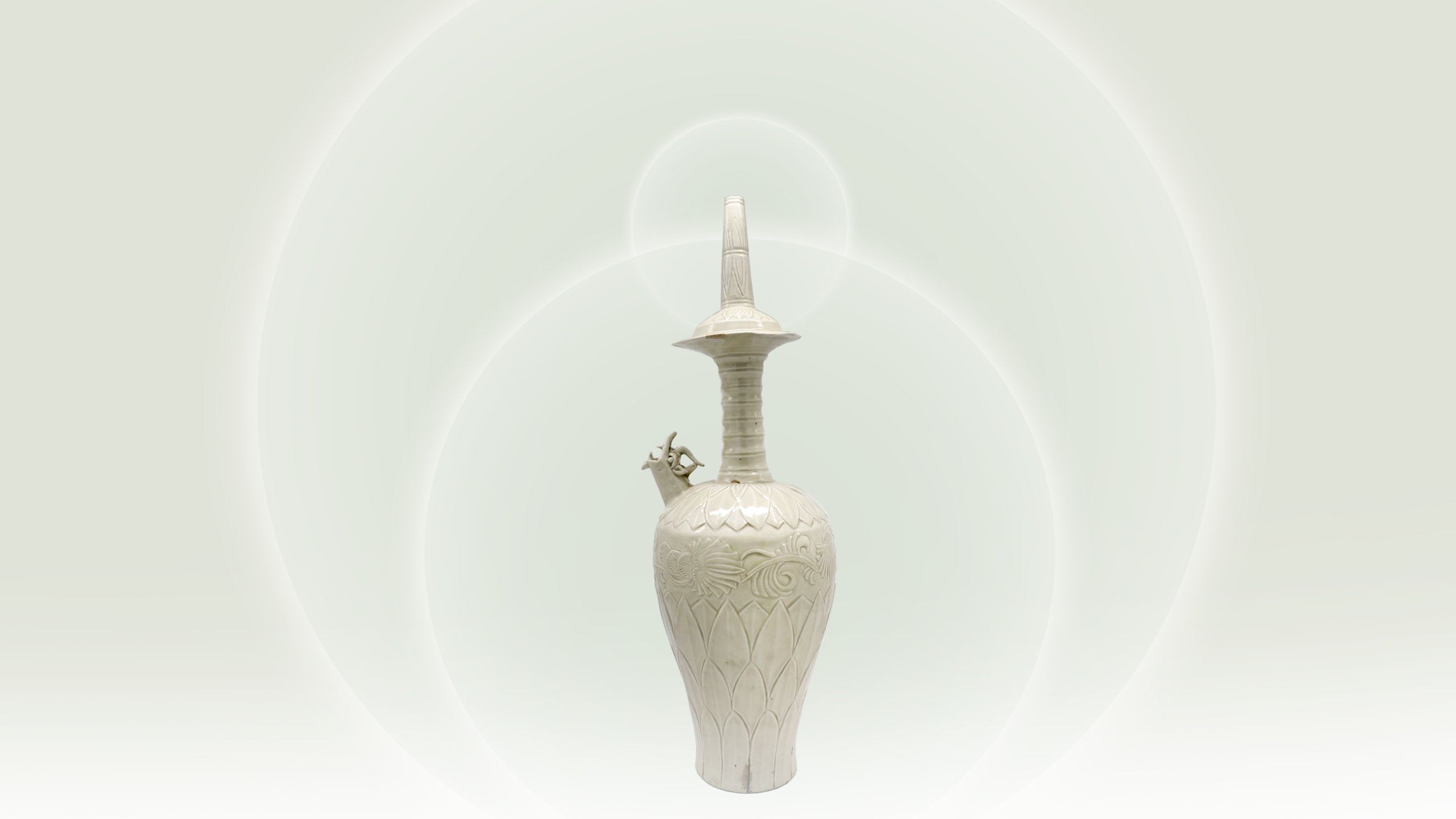 A screenshot from the virtual exhibition showing the Ding Kiln White Glazed Dragon Head Bottle with lotus petal pattern. /CGTN