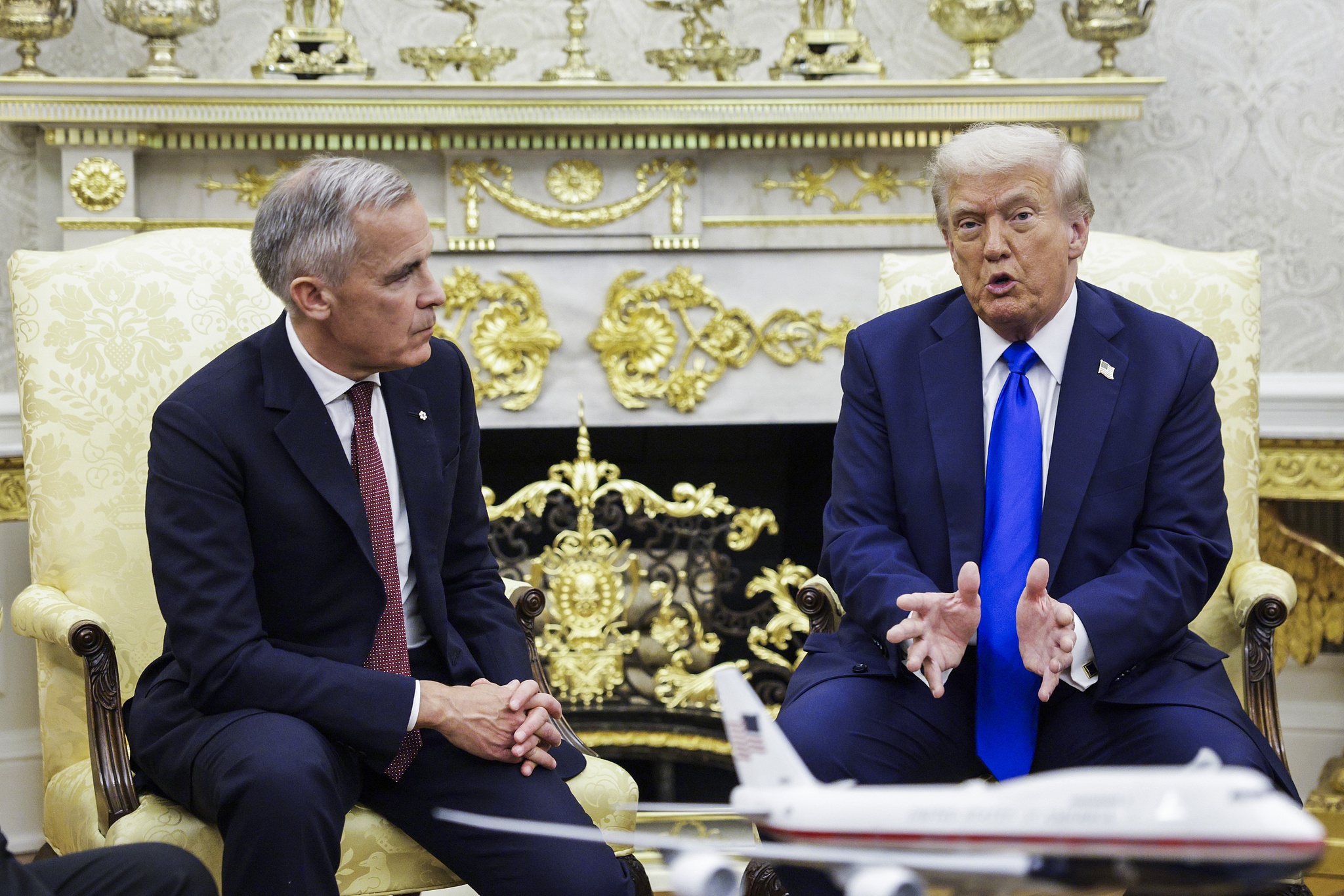 US President Donald Trump meets with Canadian Prime Minister Mark Carney in the Oval Office of the White House in Washington, D.C., US, October 7, 2025. /CFP