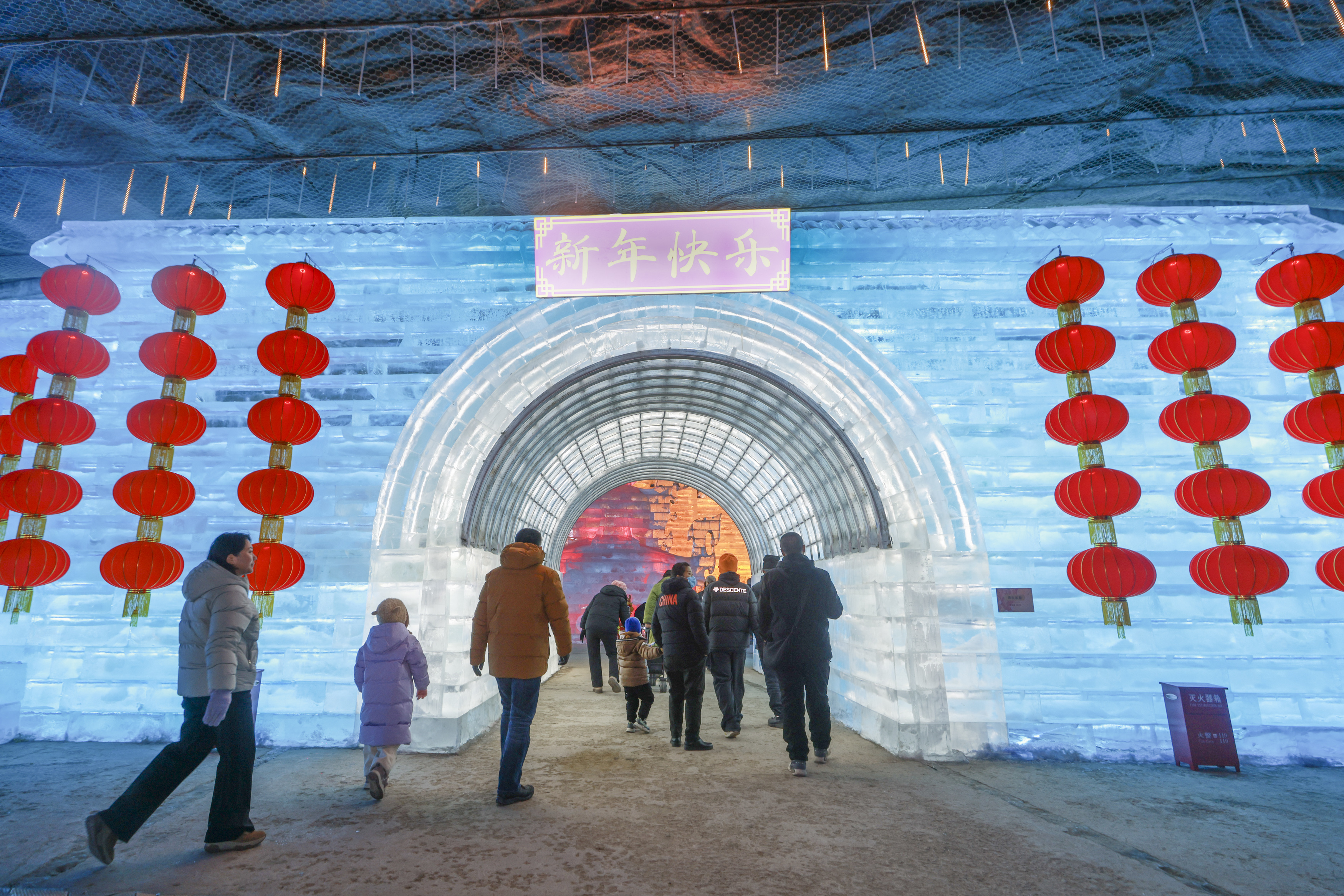 Visitors stroll around at the 40th Longqing Gorge Ice Lantern Art Festival in Beijing on January 15, 2026. /IC