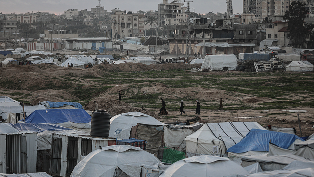 A scene of displaced Palestinians living in makeshift tents among the rubble in the Bureij refugee camp area in the central Gaza Strip, January 15, 2026. /VCG