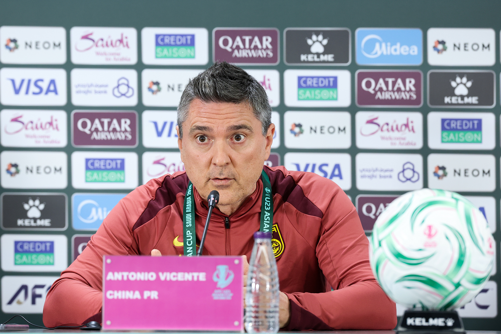 China coach Antonio Puche attends the pre-match press conference ahead of the AFC Under-23 Asian Cup quarterfinal against Uzbekistan in Jeddah, Saudi Arabia, January 16, 2026. /VCG