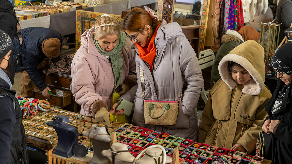 Iranian women shop at a weekly Friday market in Tehran, Iran on January 16, 2026. /VCG