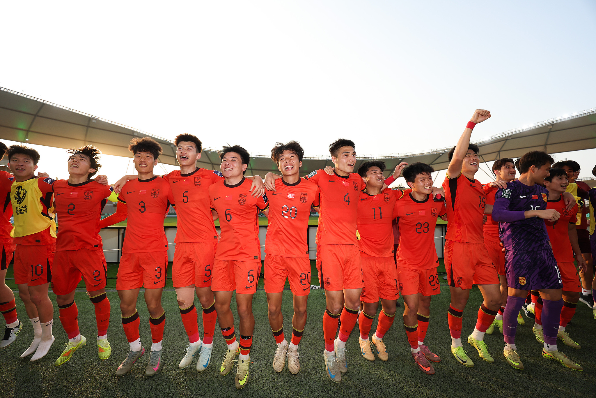 China players celebrate winning the AFC U23 Asian Cup quarterfinal match against Uzbekistan in Jeddah, Saudi Arabia, January 17, 2026. /VCG