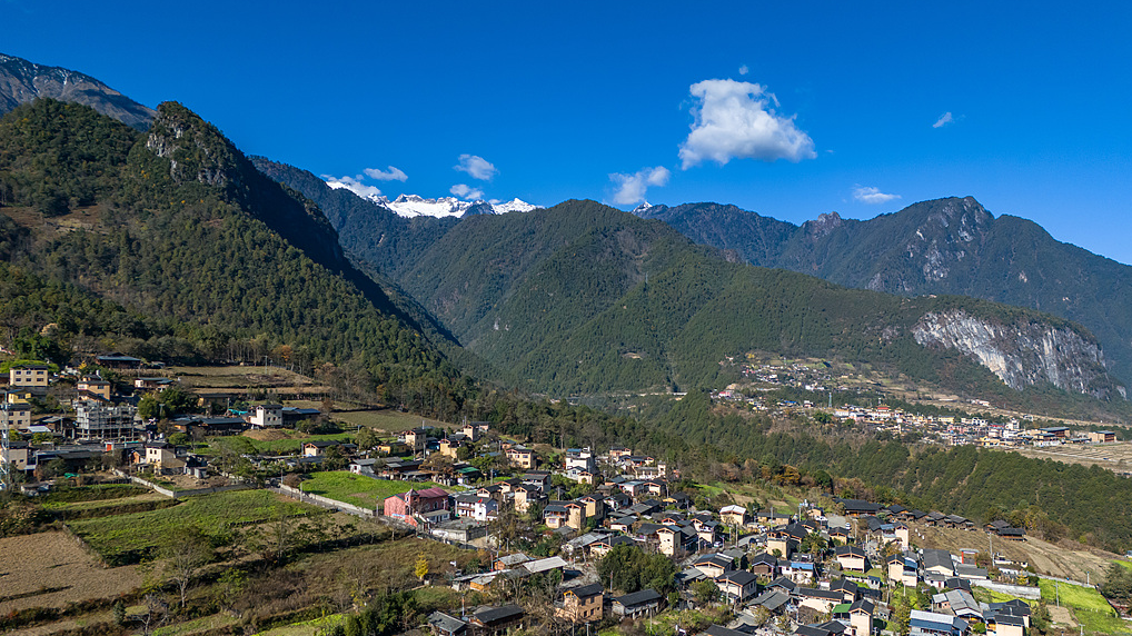 Wildfire rages for nearly two days in China's Yunnan