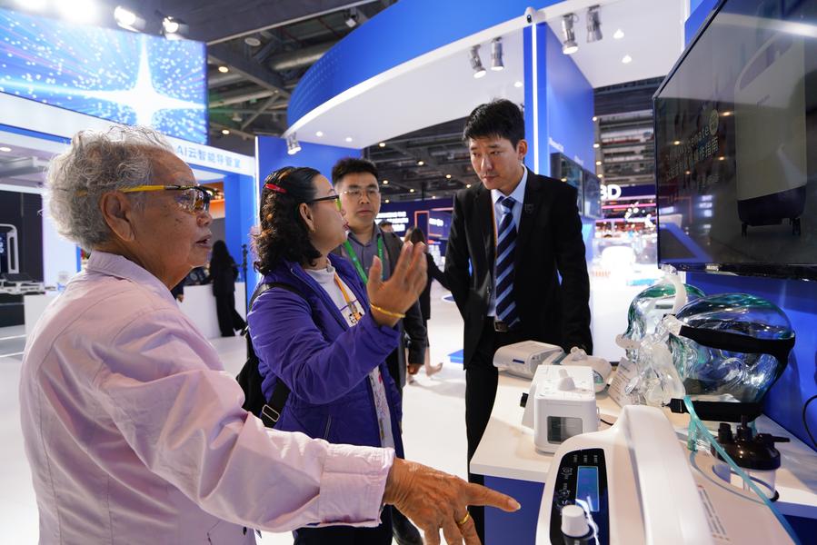 A visitor learns about a continuous positive airway pressure therapy device at the Medical Equipment & Healthcare Products exhibition area during the eighth China International Import Expo (CIIE) in east China's Shanghai, November 7, 2025. /Xinhua