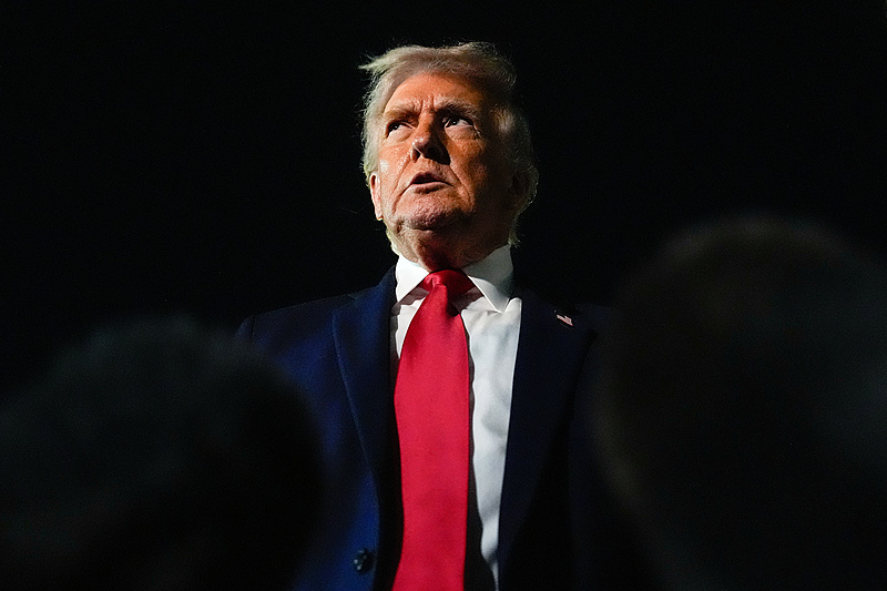 U.S. President Donald Trump speaks with reporters after arriving at Palm Beach International Airport in West Palm Beach, Florida, January 19, 2026. /VCG
