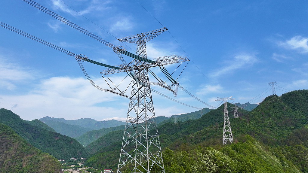 The under-construction ±800 UHV direct current transmission line crosses the Qinling Mountains in Hanzhong, northwest China's Shaanxi Province, May 13, 2025. /VCG