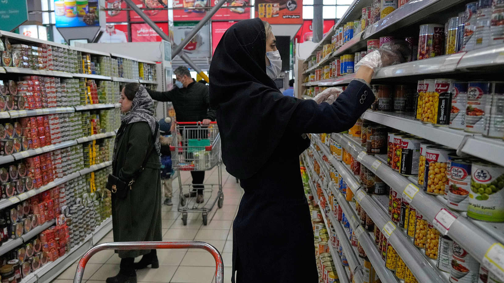 A store clerk adjusts items at a store in Tehran, Iran, January 16, 2026. /VCG