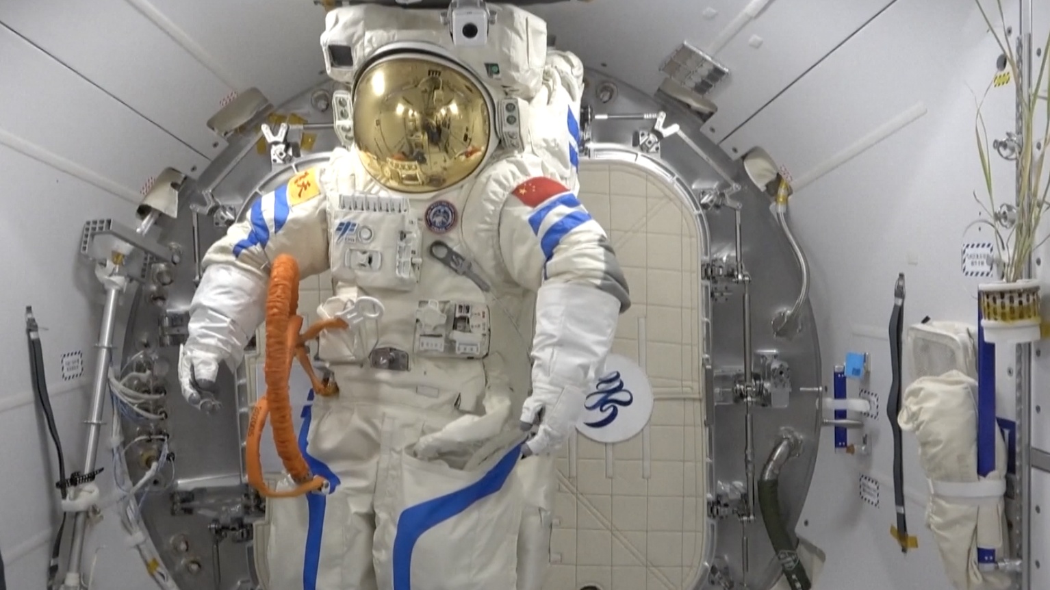 Legendary spacesuit returns after more than four years in orbit
