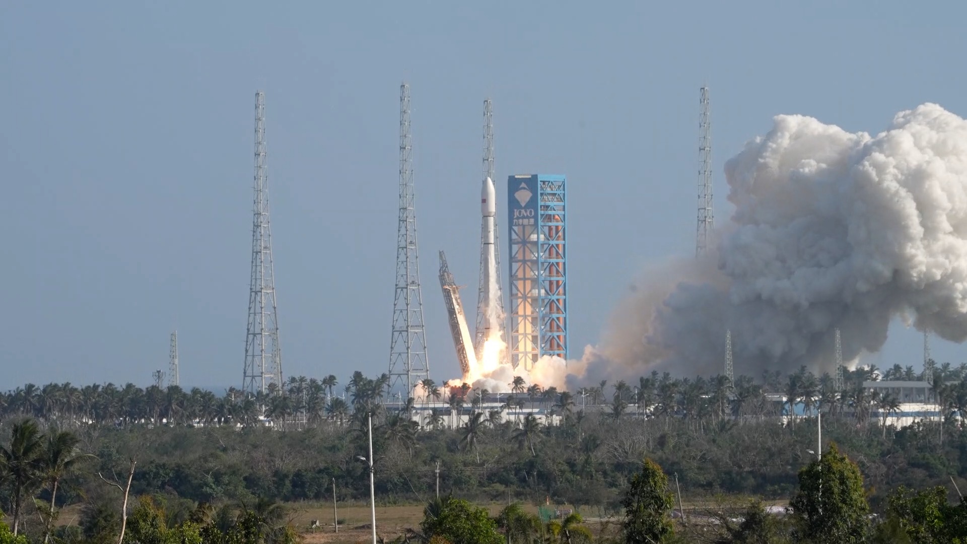 Long March-12 delivers low-orbit internet satellites into space