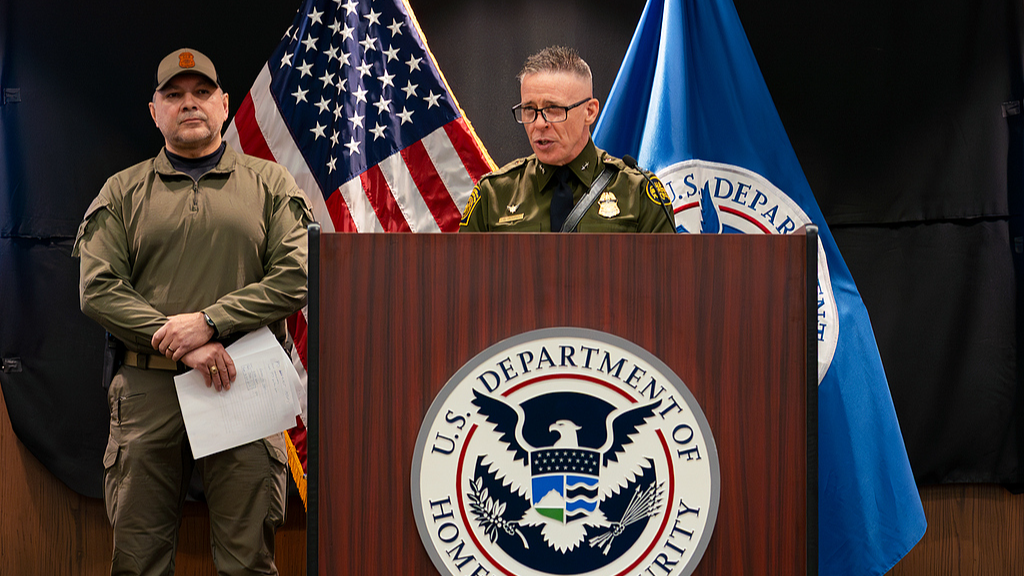 Marcos Charles (left), Deputy Executive Associate Director for ICE Enforcement and Removal Operations, and Gregory Bovino, Border Patrol Chief, attend a news conference at the Bishop Henry Whipple Federal Building in St. Paul, Minnesota, January 20, 2026. /VCG