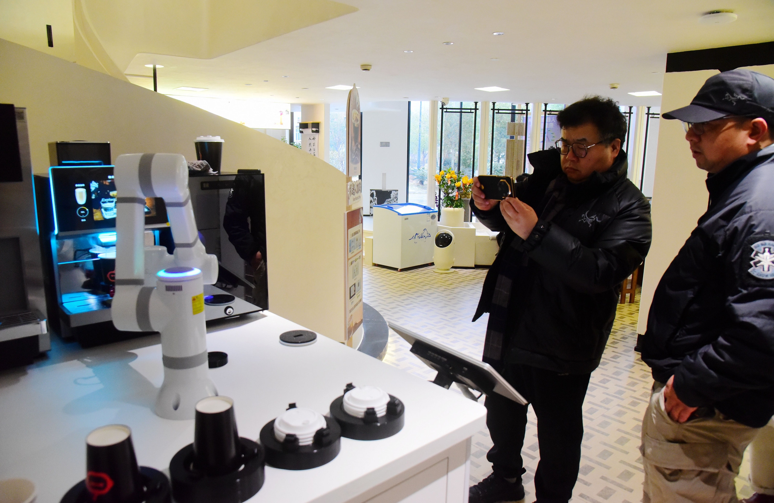 An AI robot restaurant in Hangzhou, Zhejiang Province, on January 20, 2026. /IC