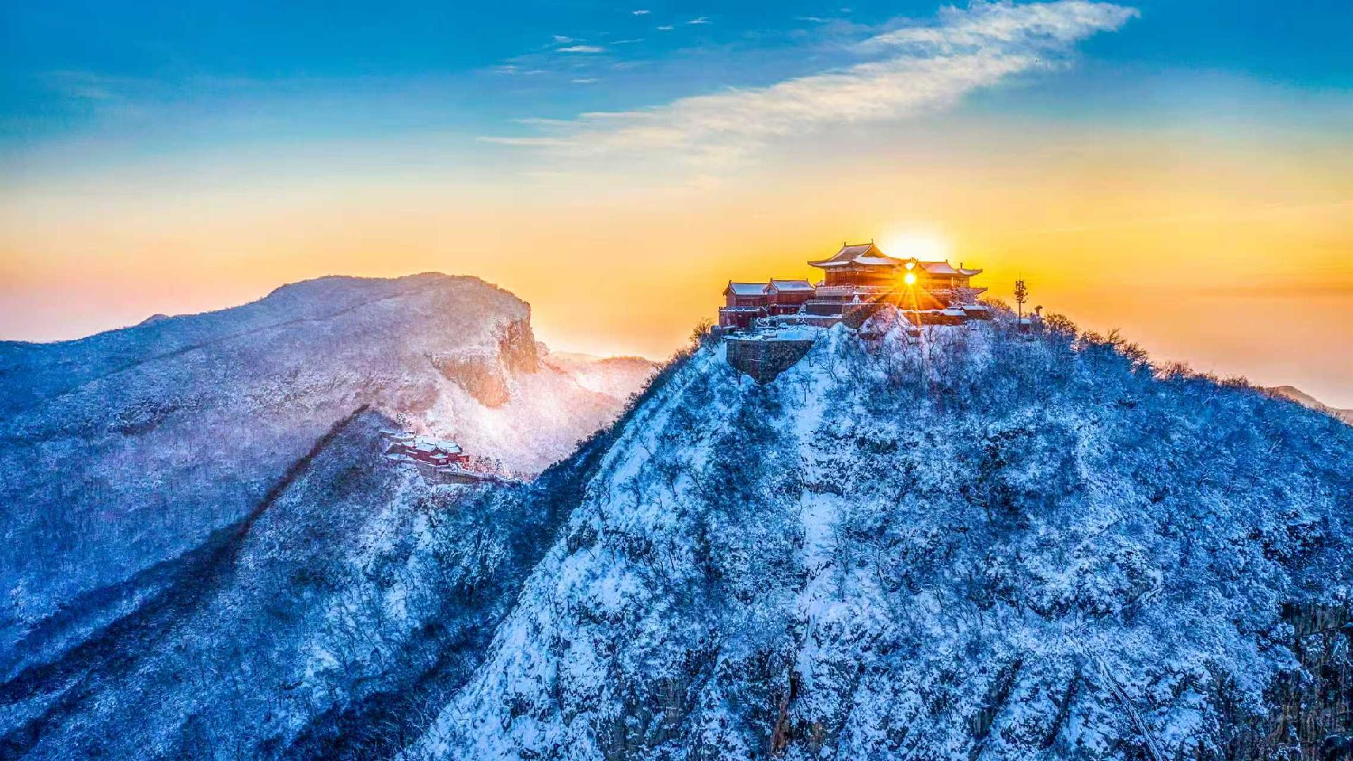 Live: Step into the snowy glazed fairyland of Yuntai Mountain in China's Henan Province
