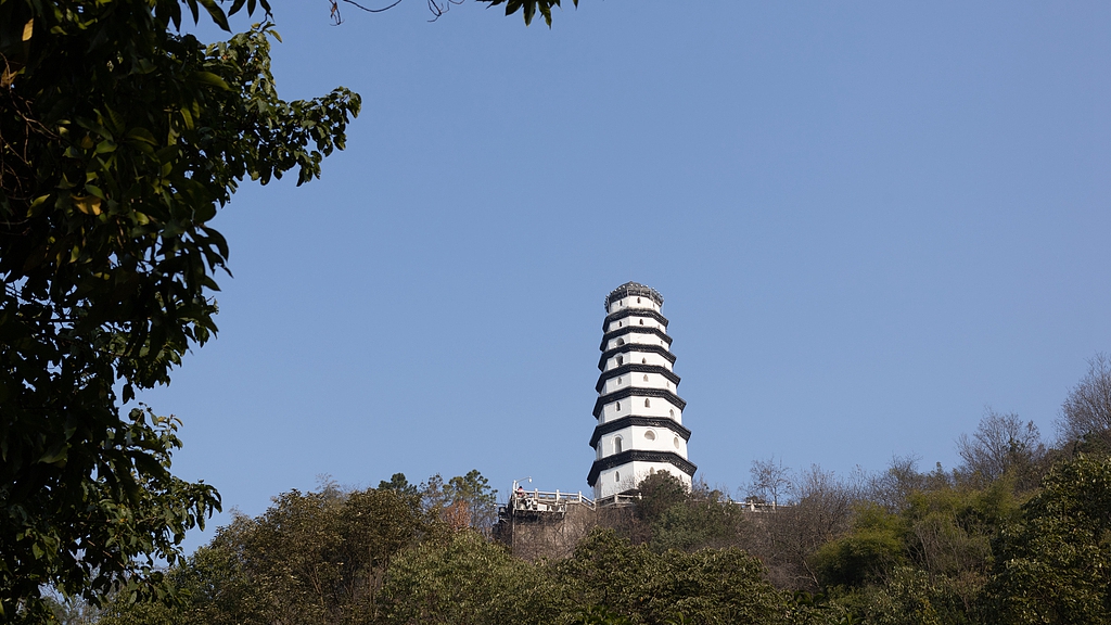 Live: White Tower Mountain – Where history meets natural scenery