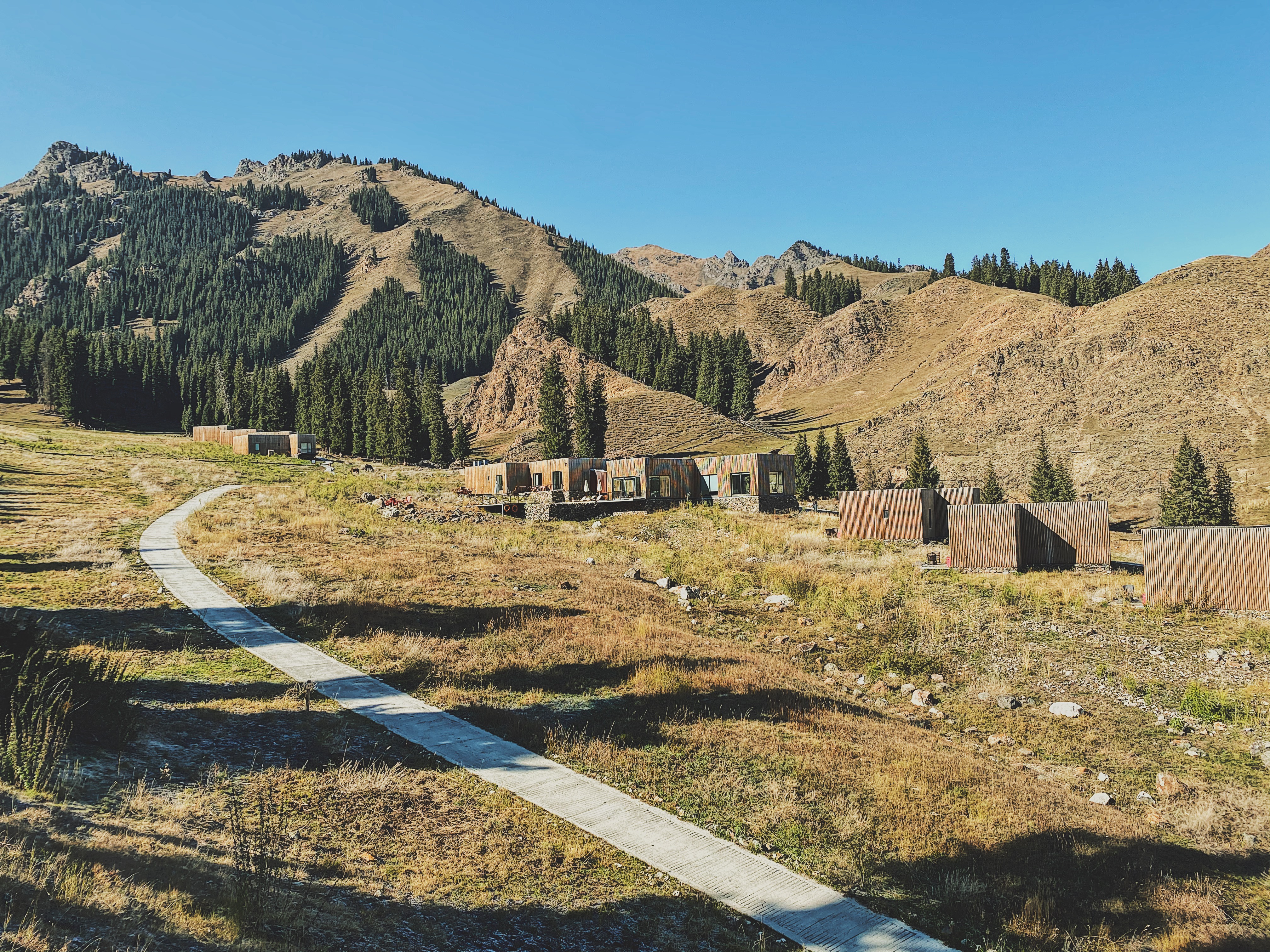 Immersed in mountains and mist, breathe in the raw essence of the earth from the sanctuary of a wild luxury camp. /CGTN