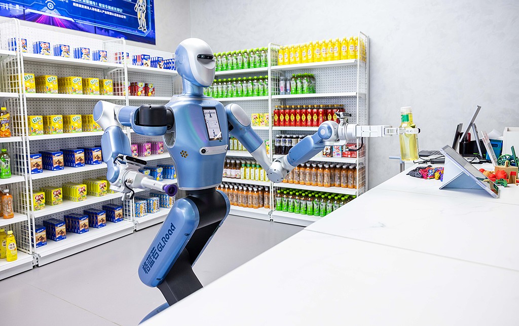 A humanoid robot learns to serve bottled beverages at a store in Wuhan on January 19, 2026. /VCG