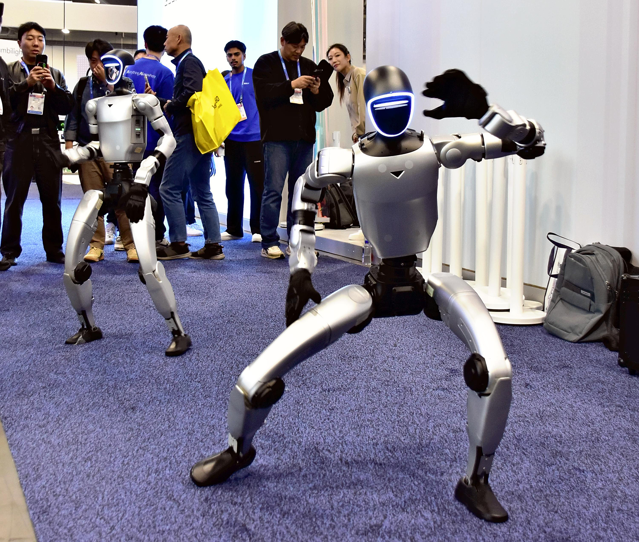 Chinese Unitree Robotics demonstrates two humanoid robots at the Consumer Electronics Show at the Las Vegas Convention Center in Las Vegas, Nevada, USA, Jan. 6, 2026. /VCG