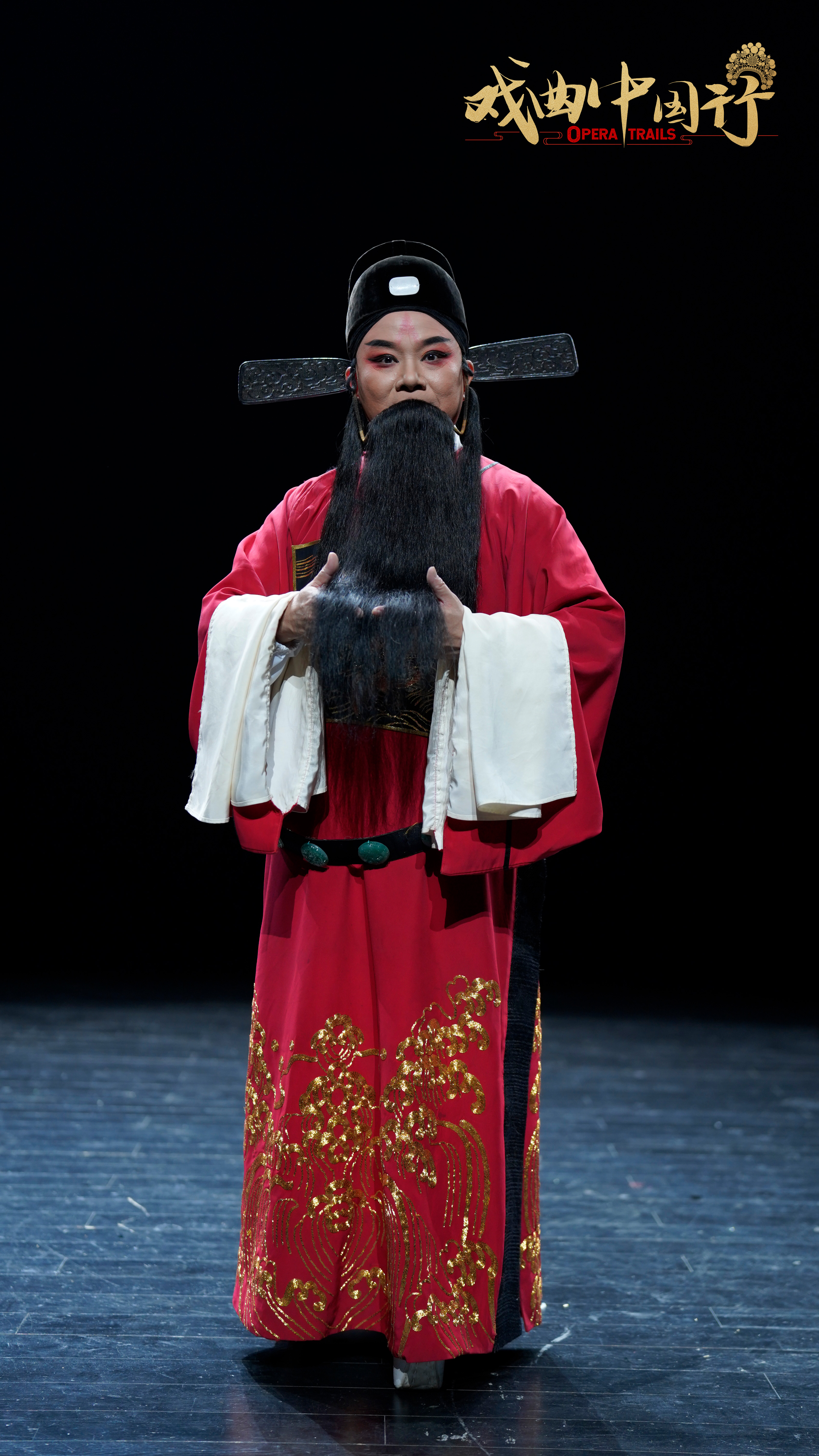 The leading actor Fu Chuanjie from the Hainan Opera Theater portrays the role of Hai Rui in the play 