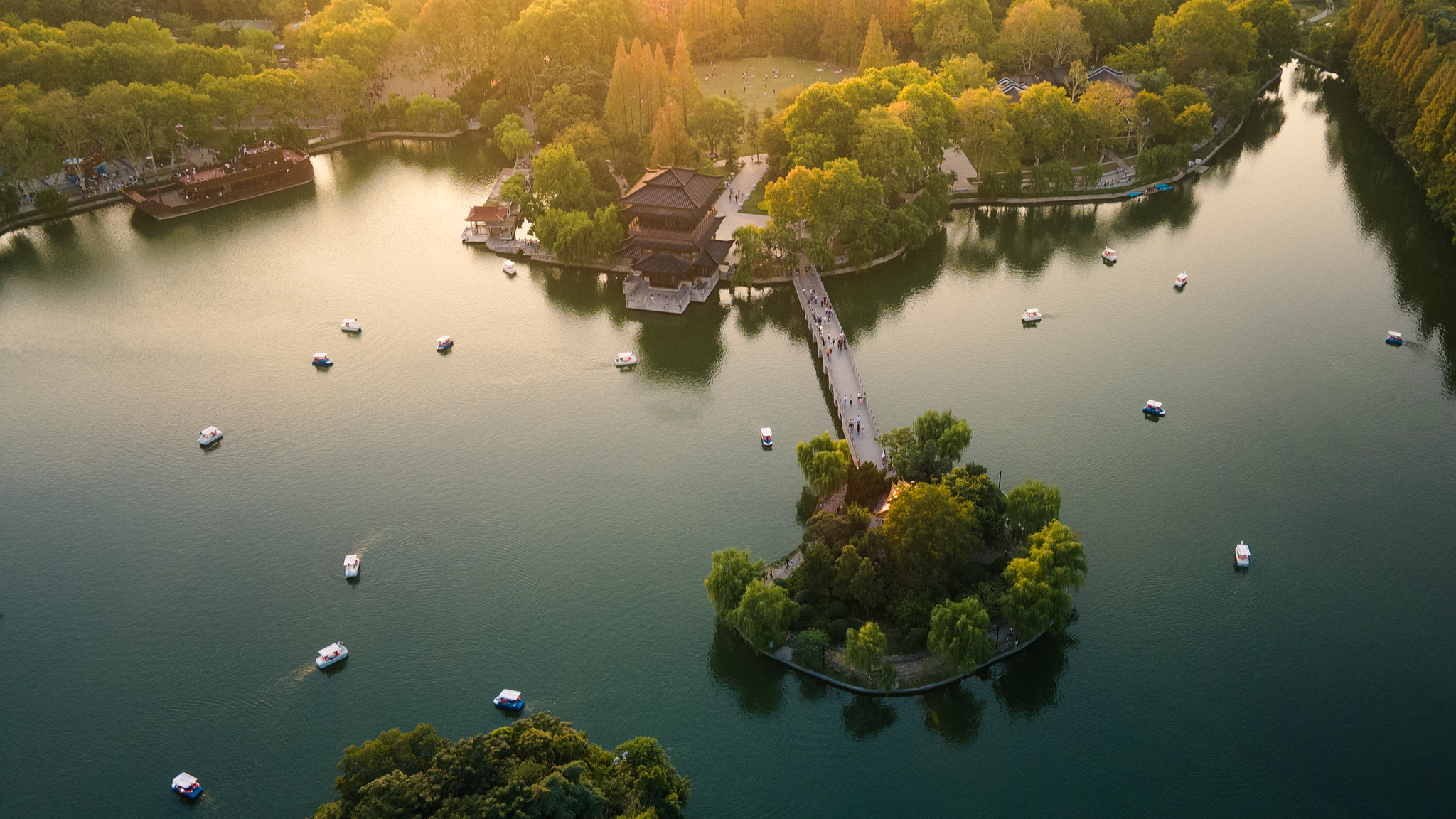 Live: Time-honored charm of Hefei's Xiaoyaojin Park, east China's Anhui Province