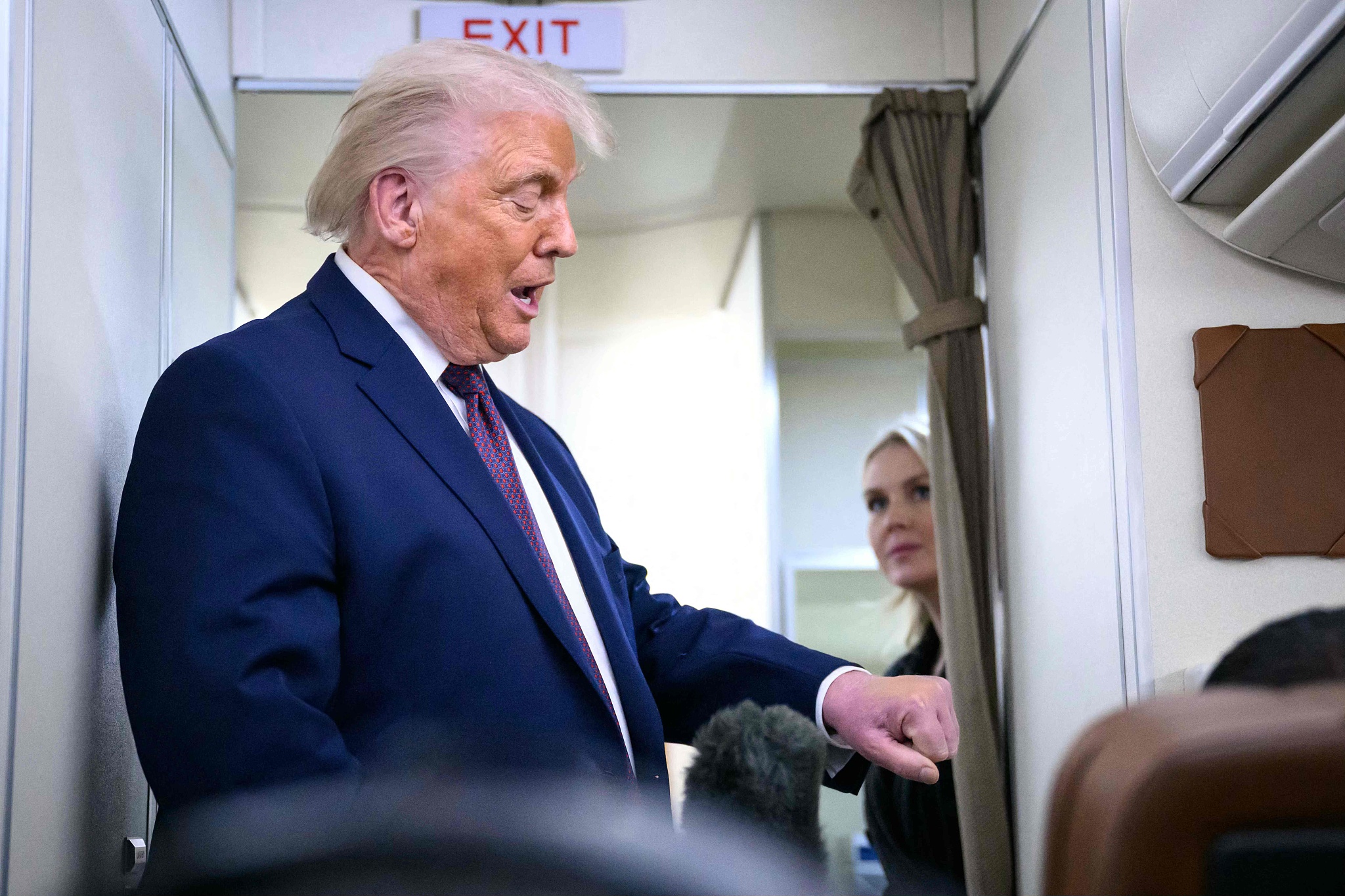 U.S. President Donald Trump speaks with reporters on Air Force One when returning from the World Economic Forum in Davos, January 22, 2026. /VCG