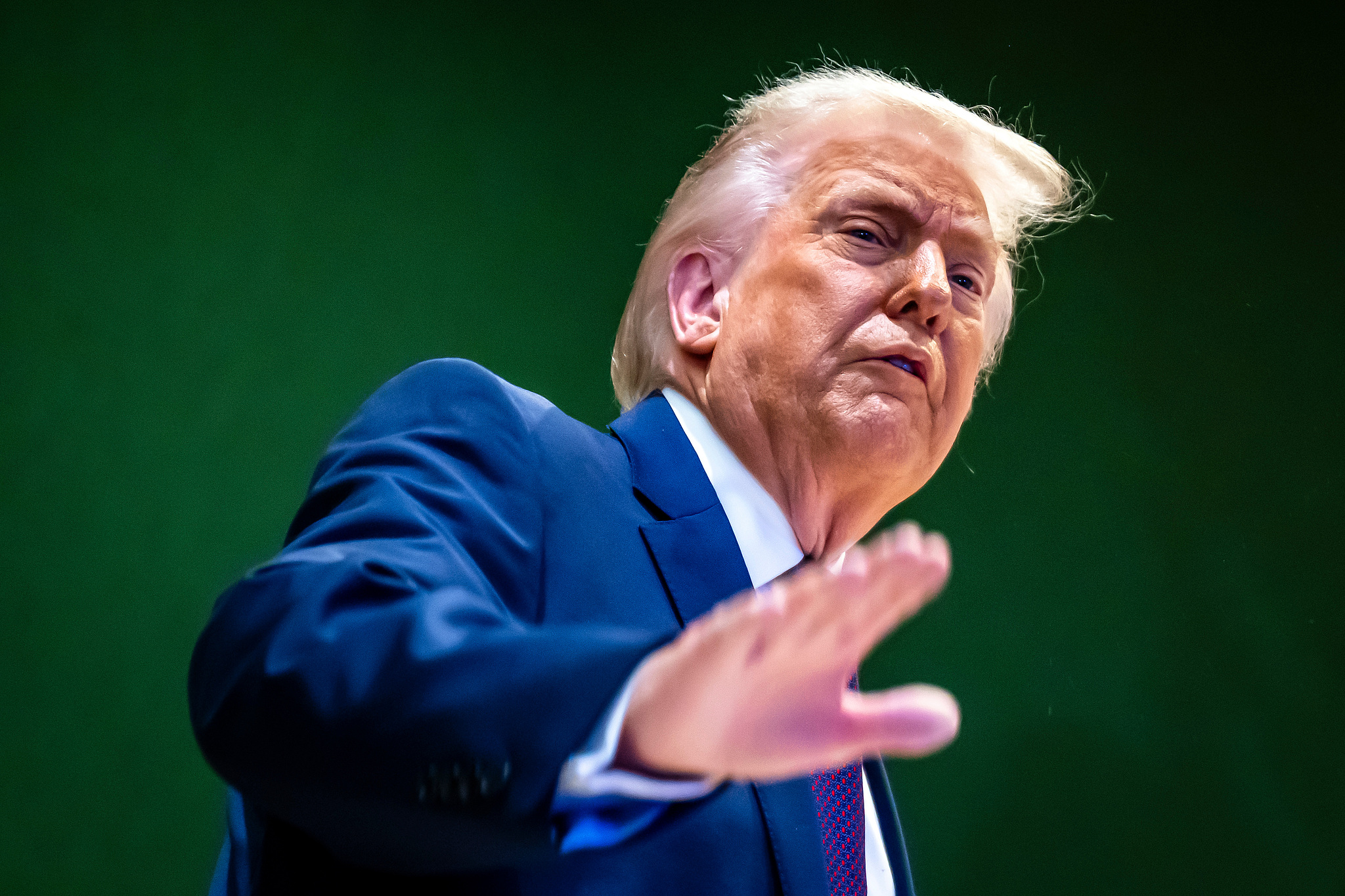 U.S. President Donald Trump gestures as he climbs a staircase after a signing ceremony for his Board of Peace initiative at the Annual Meeting of the World Economic Forum in Davos, Switzerland, January 22, 2026. /VCG