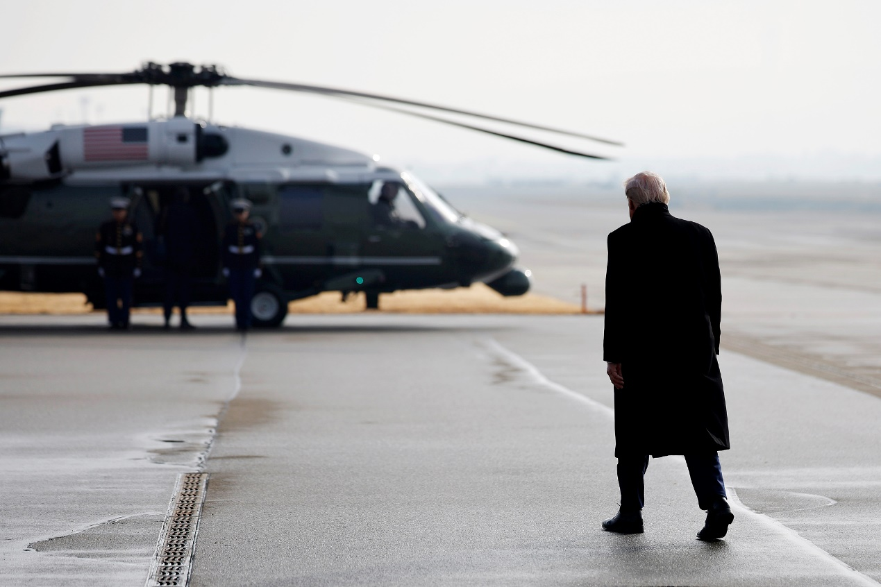 U.S. President Donald Trump walks toward Marine One after arriving at Zurich Airport before attending the World Economic Forum (WEF) in Davos in Zurich, Switzerland, January 21, 2026. /CFP  