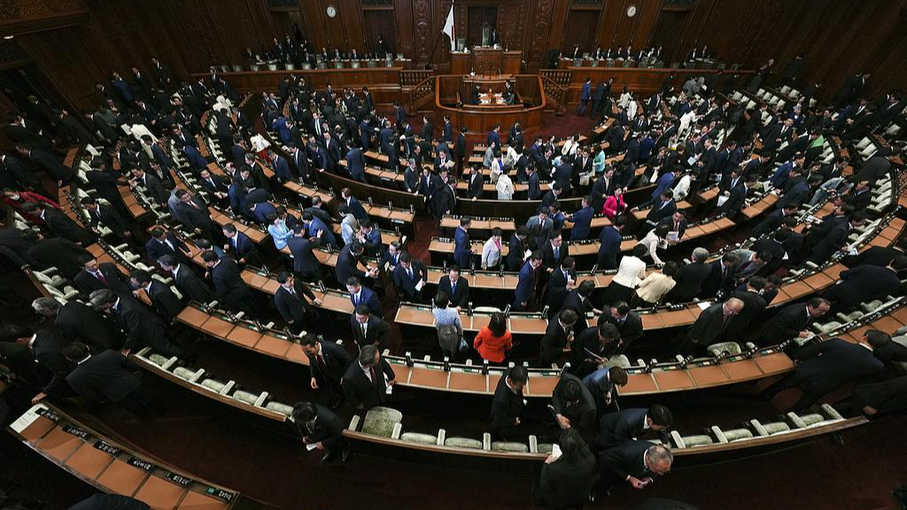 Japanese lawmakers leave the House of Representatives chamber in Tokyo, Japan, January 23, 2026. /VCG