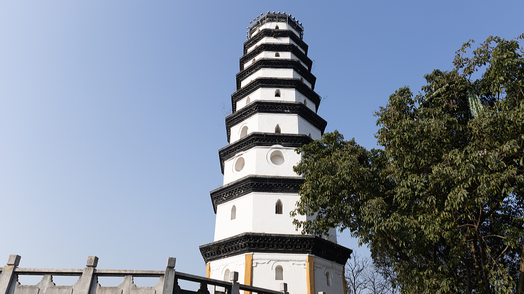 Live: White Tower Mountain – Where history meets natural scenery