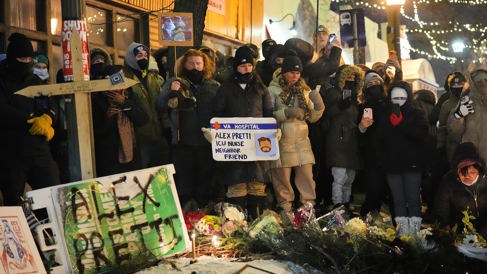 People gather during a vigil for 37-year-old Alex Pretti, January 24, 2026, in Minneapolis, U.S. /VCG
