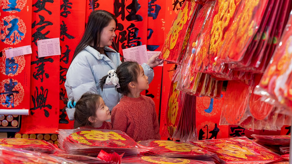 Locals shop for Spring Festival goods at a market in Changzhou district, Wuzhou city, south China's Guangxi Zhuang Autonomous Region, January 26, 2026. /VCG