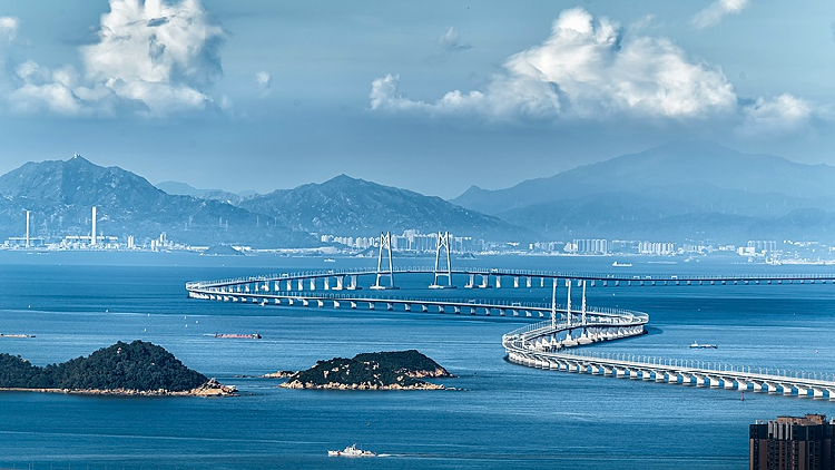 Symposium on executive-led governance in HK and Macao SARs held