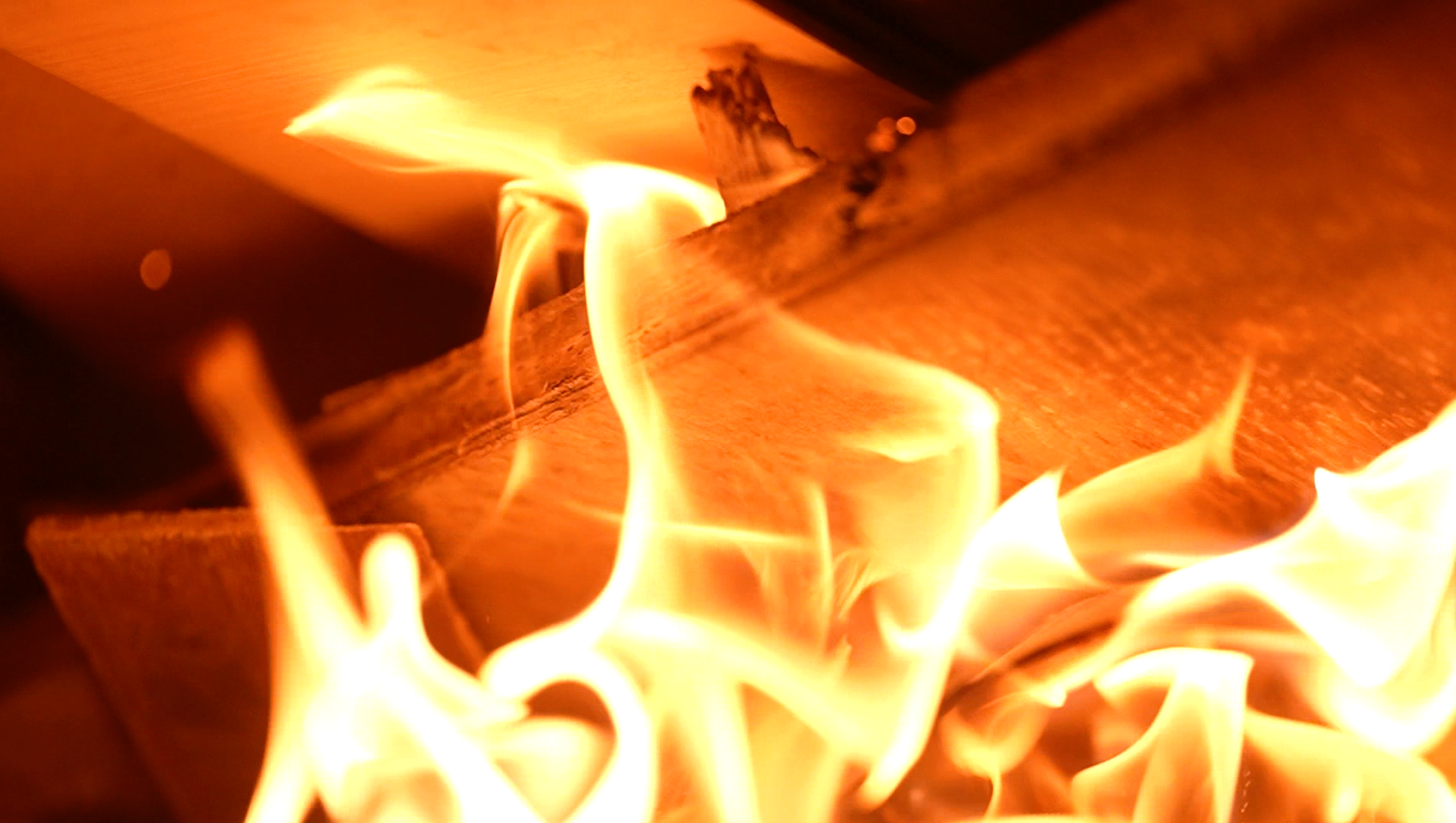 Firing of Tang Sancai pottery in progress. /CGTN