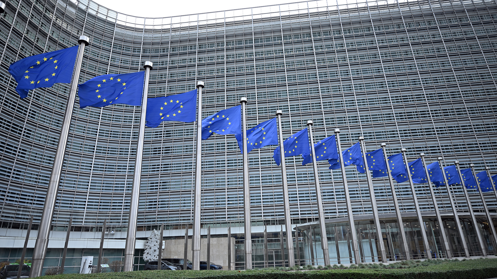 Flags of the European Union fly outside the Berlaymont building, headquarters of the European Commission, in Brussels, Belgium, December 4, 2025. /VCG