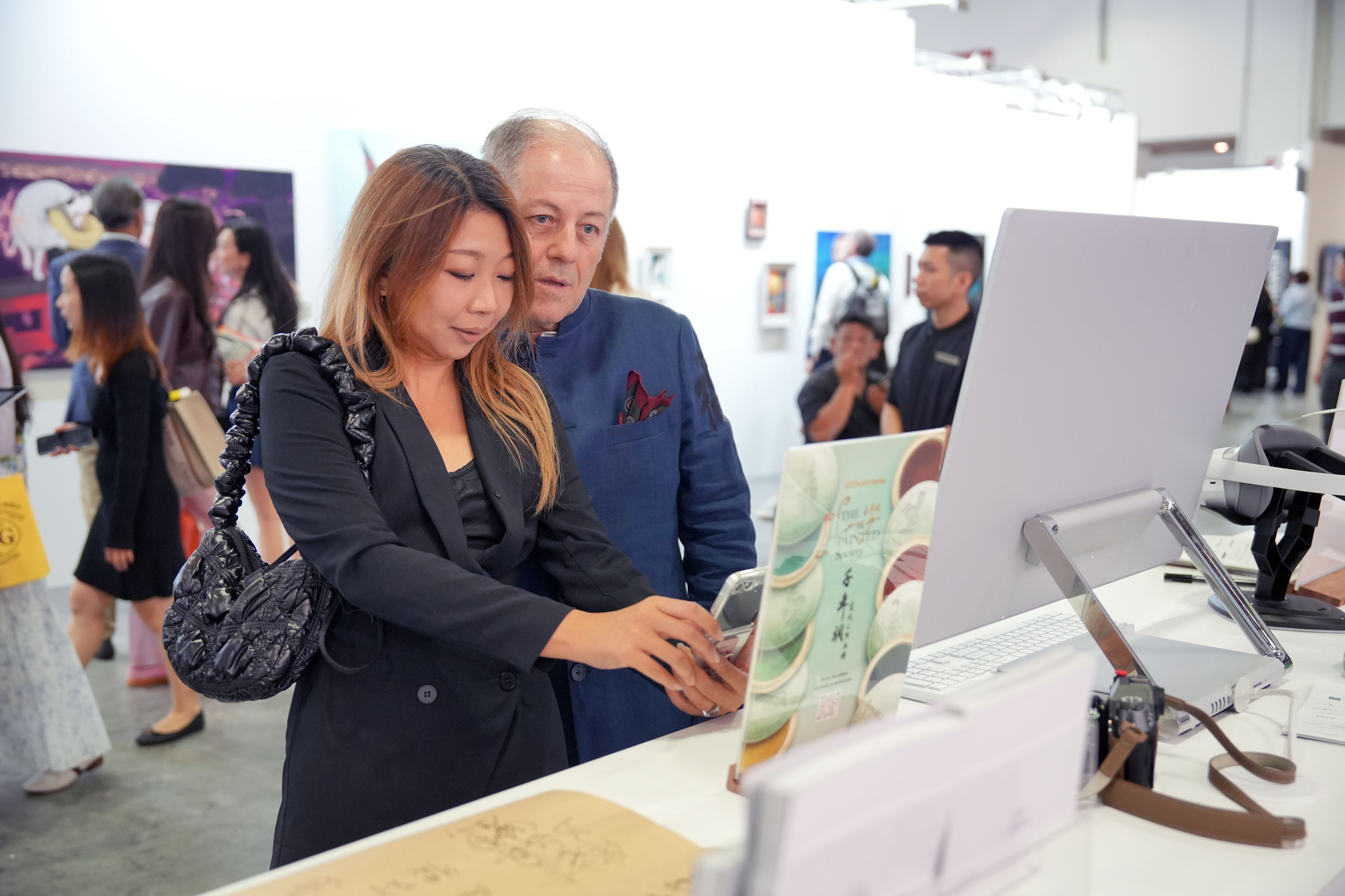 Art enthusiasts explore CGTN Art Series at ART SG in Singapore