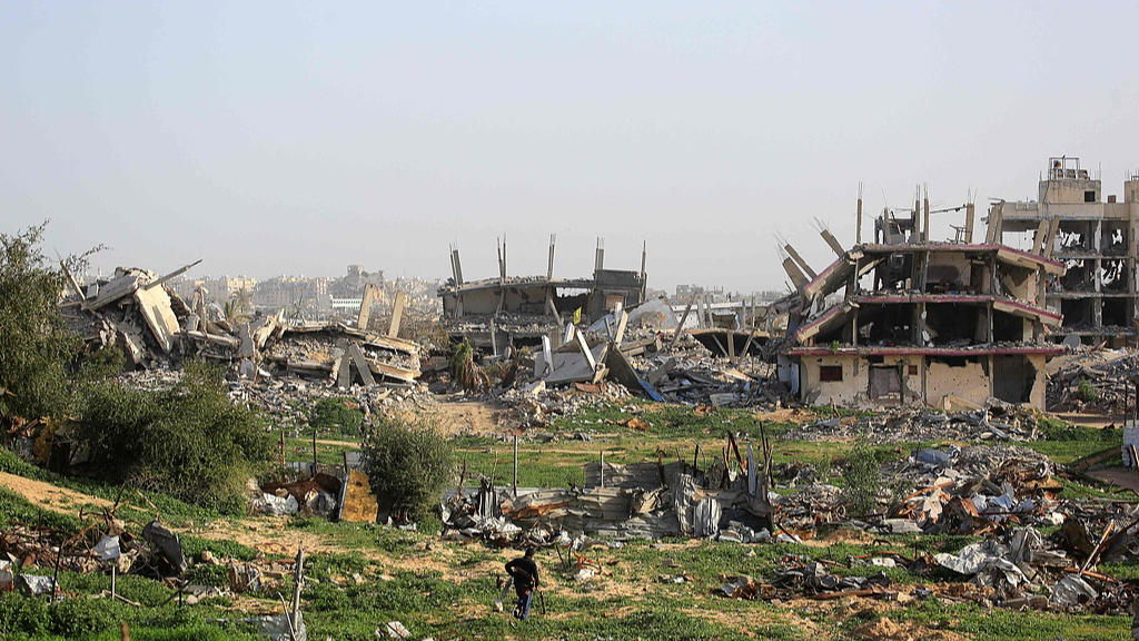 A Palestinian man walks amid destroyed buildings in Khan Yunis, in the southern Gaza Strip, January 25, 2026. /VCG