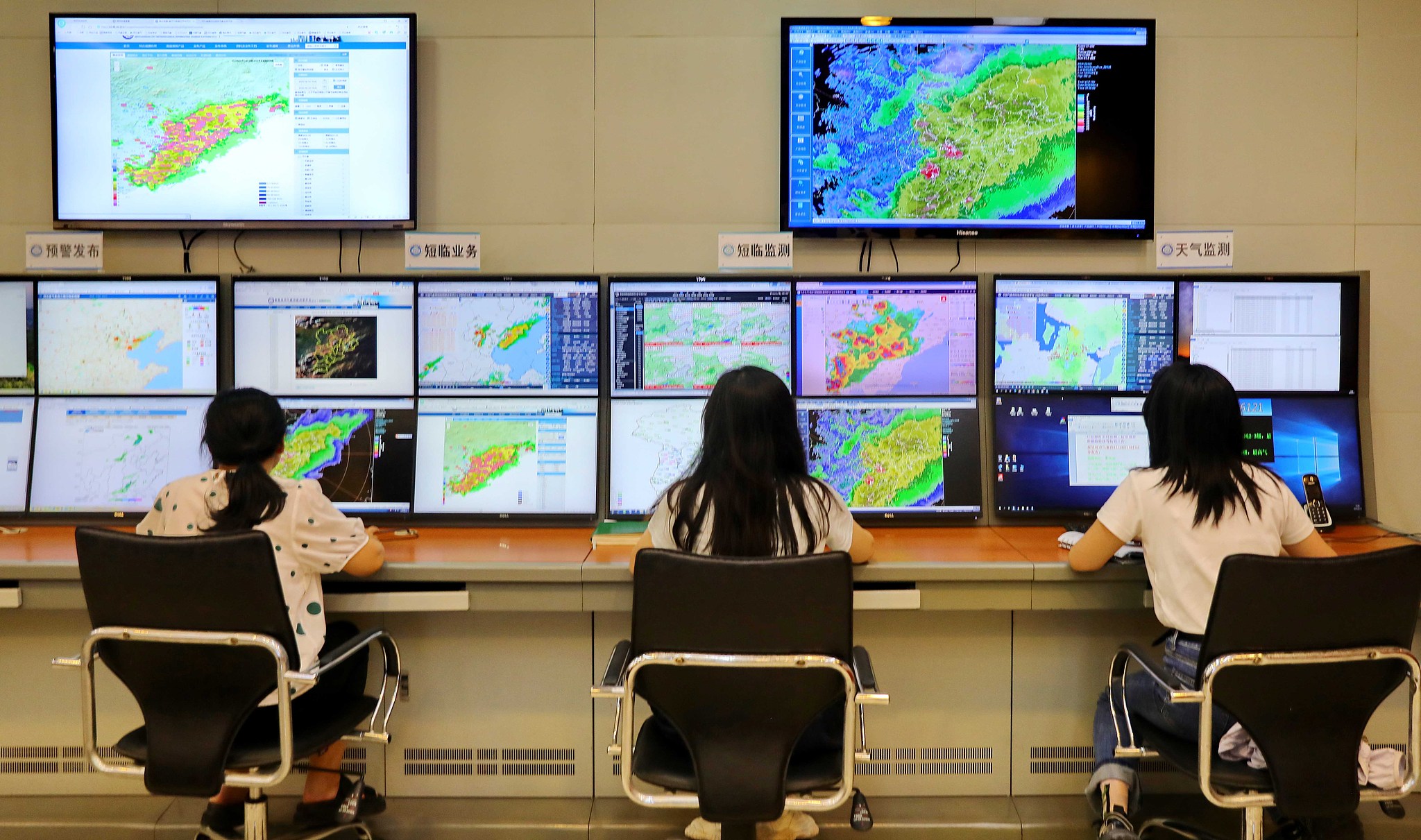 Meteorological workers monitor weather changes in Qinhuangdao, Hebei Province, north China, August 14, 2025. /VCG
