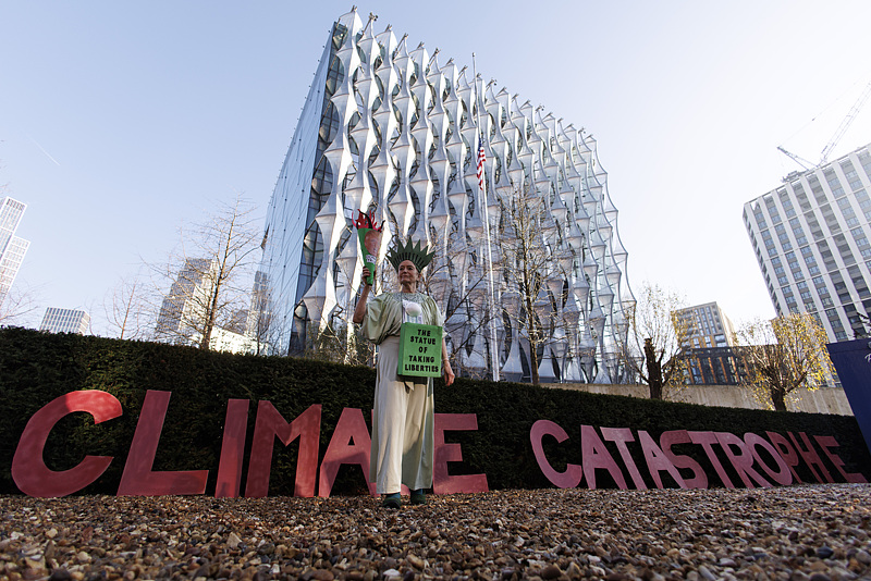 An activist dressed as the Statue of Liberty poses for members of the media at a protest against US president-elect Donald Trump's climate policies outside the US embassy in London, UK, January 11, 2025. /VCG