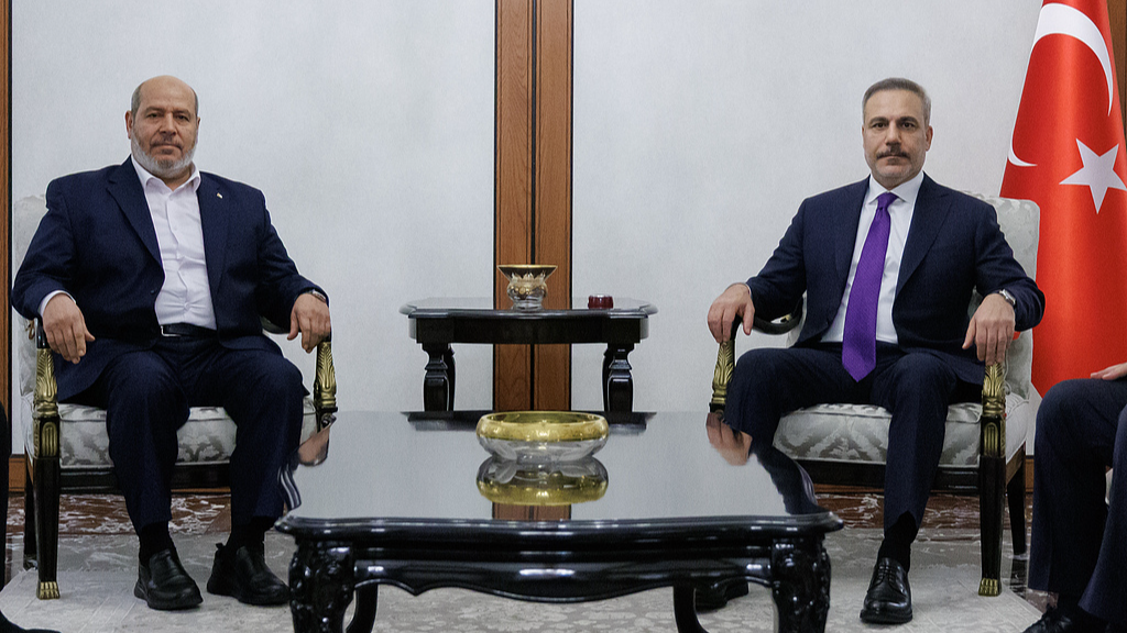 Turkish Foreign Minister Hakan Fidan (right) meets with Hamas Political Bureau member Khalil al-Hayya, Türkiye, January 26, 2026. /VCG